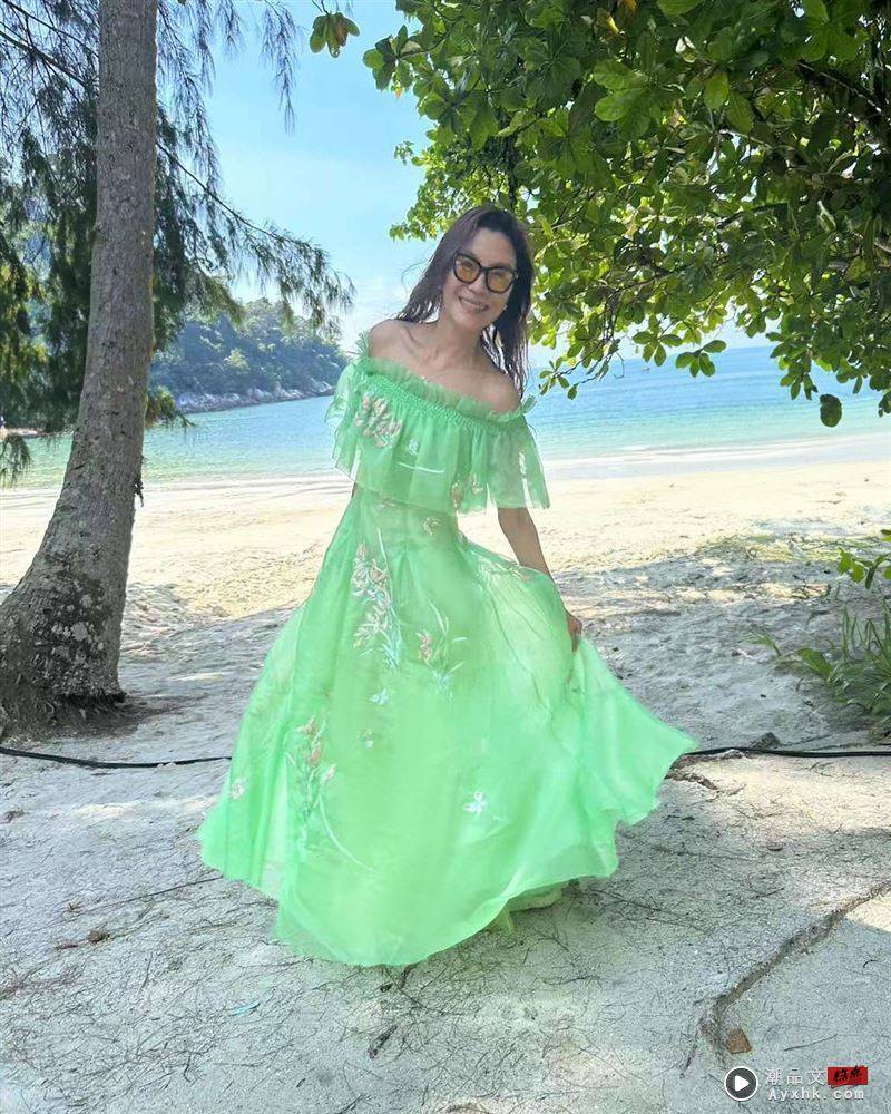 杨紫琼今天穿绿色手工缝制波浪礼服出场。（图／SHIATZY CHEN提供）